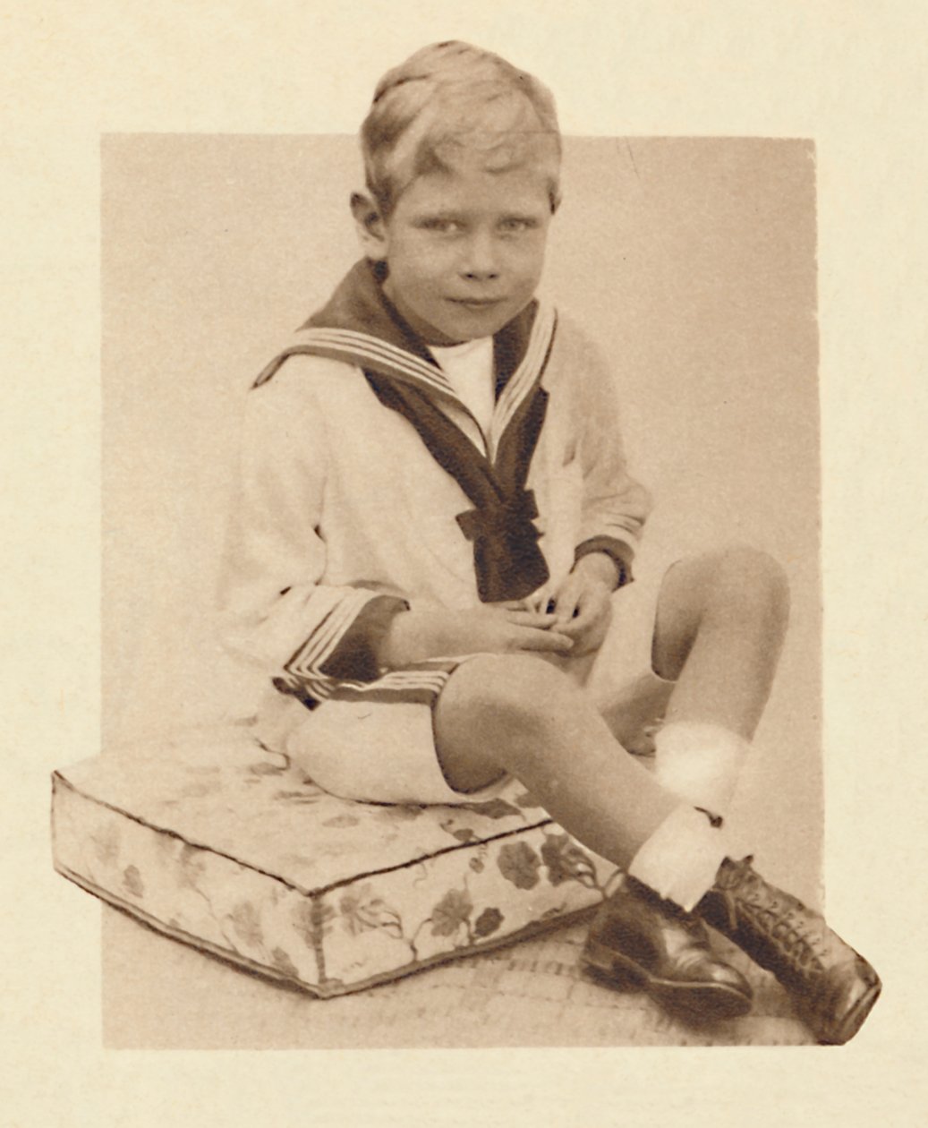 Osoitus tulevasta urasta: merimiespukuinen prinssi Albert, 1900, 1937 tekijältä Unbekannt