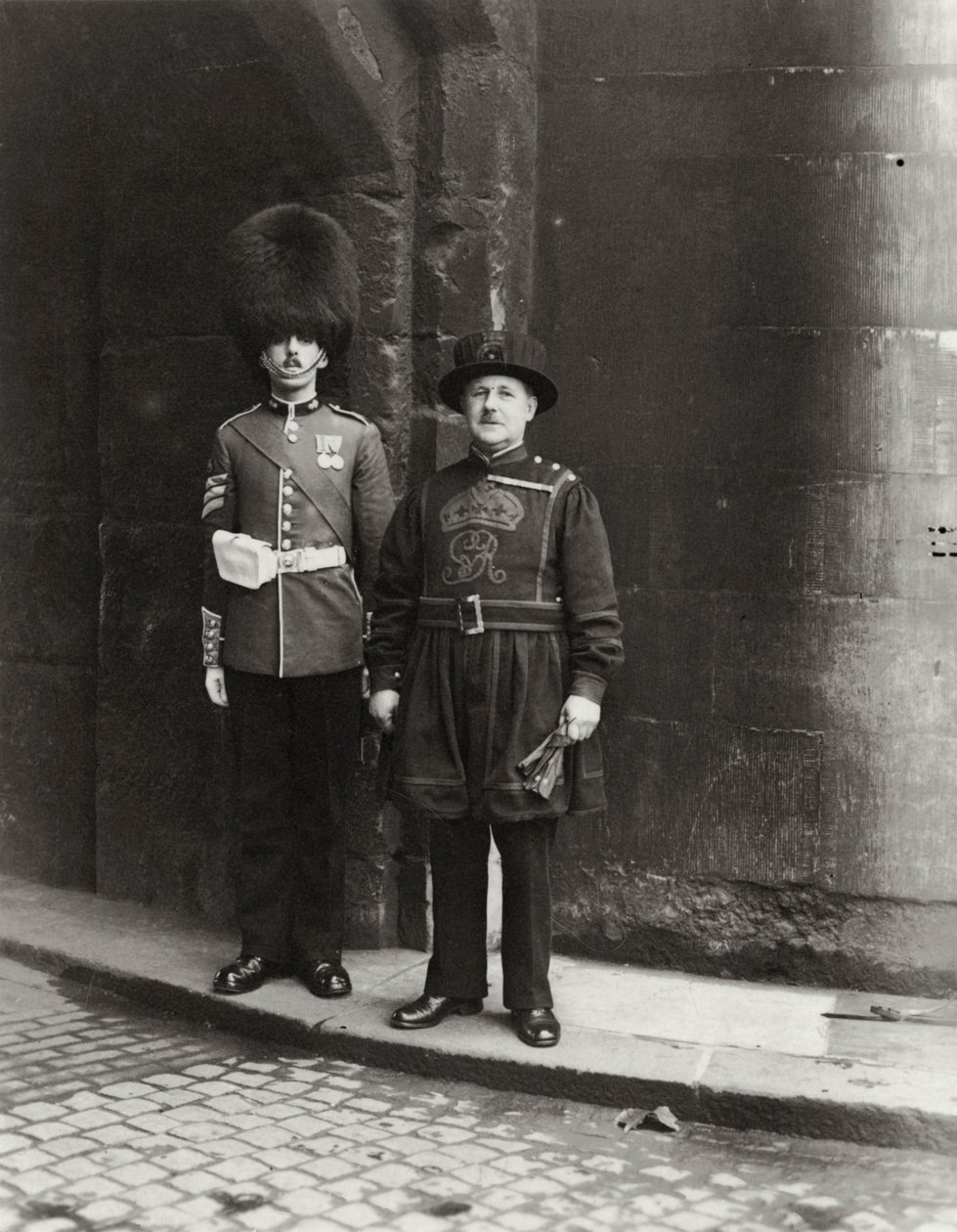 Muinaista ja modernia Lontoon Towerissa, 1900-luku tekijältä Unbekannt