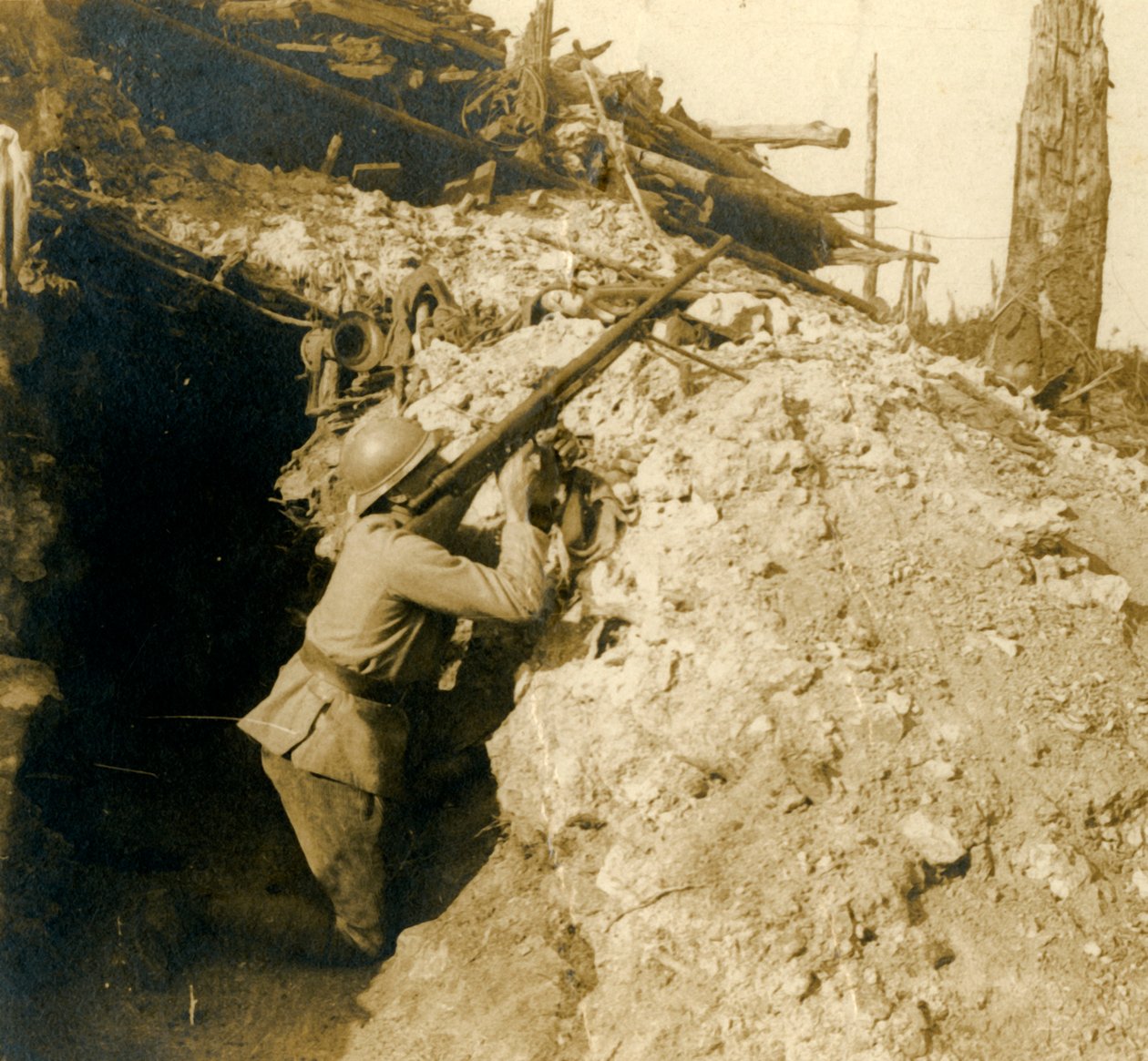 Ilmatorjunta-ammunta konekiväärillä, c1914-c1918 tekijältä Unbekannt
