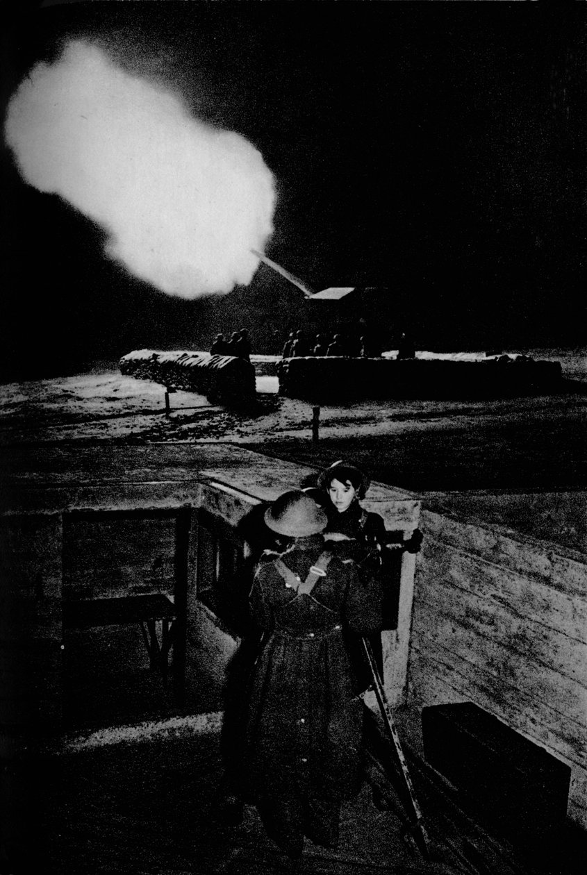 ATS:n ilmatorjuntanaiset operoivat tunnistusteleskooppia, 1943 tekijältä Unbekannt