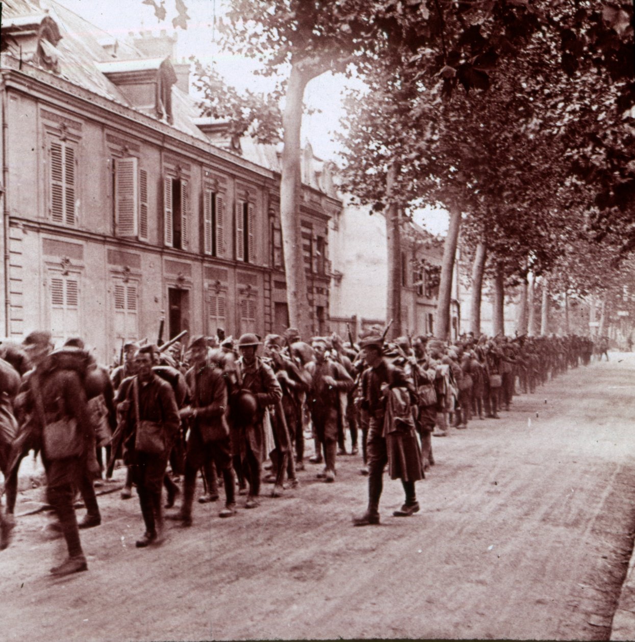 Aseistetut joukot, Chateau Thierry, Ranska, c1914-c1918 tekijältä Unbekannt