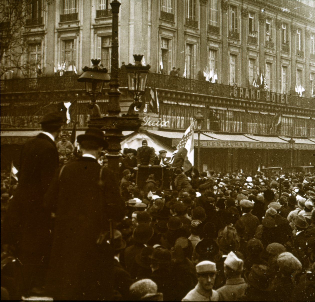 Aselepo, Pariisi, 1918 tekijältä Unbekannt