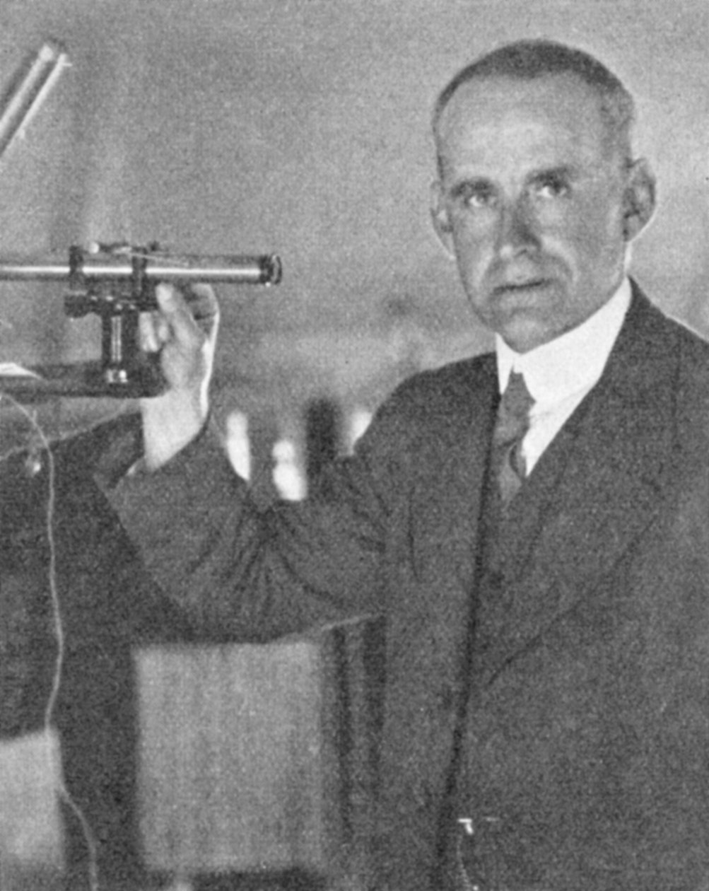 Arthur Stanley Eddington 1882-1944, brittiläinen tähtitieteilijä, fyysikko ja matemaatikko, c1930-c1944 tekijältä Unbekannt