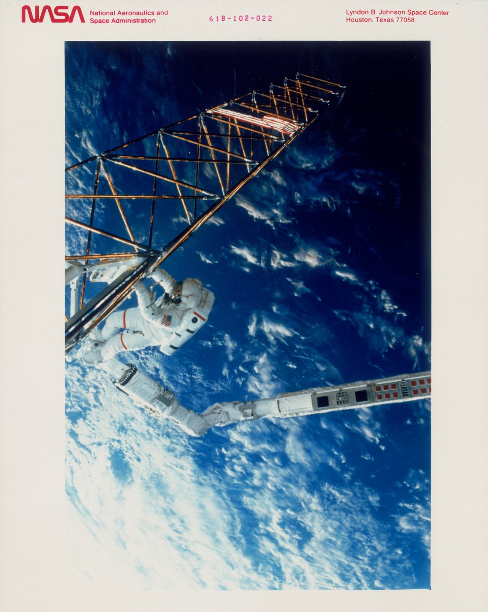 Astronautti EVA:lla Atlantis-avaruussukkulasta, 1985 tekijältä Unbekannt