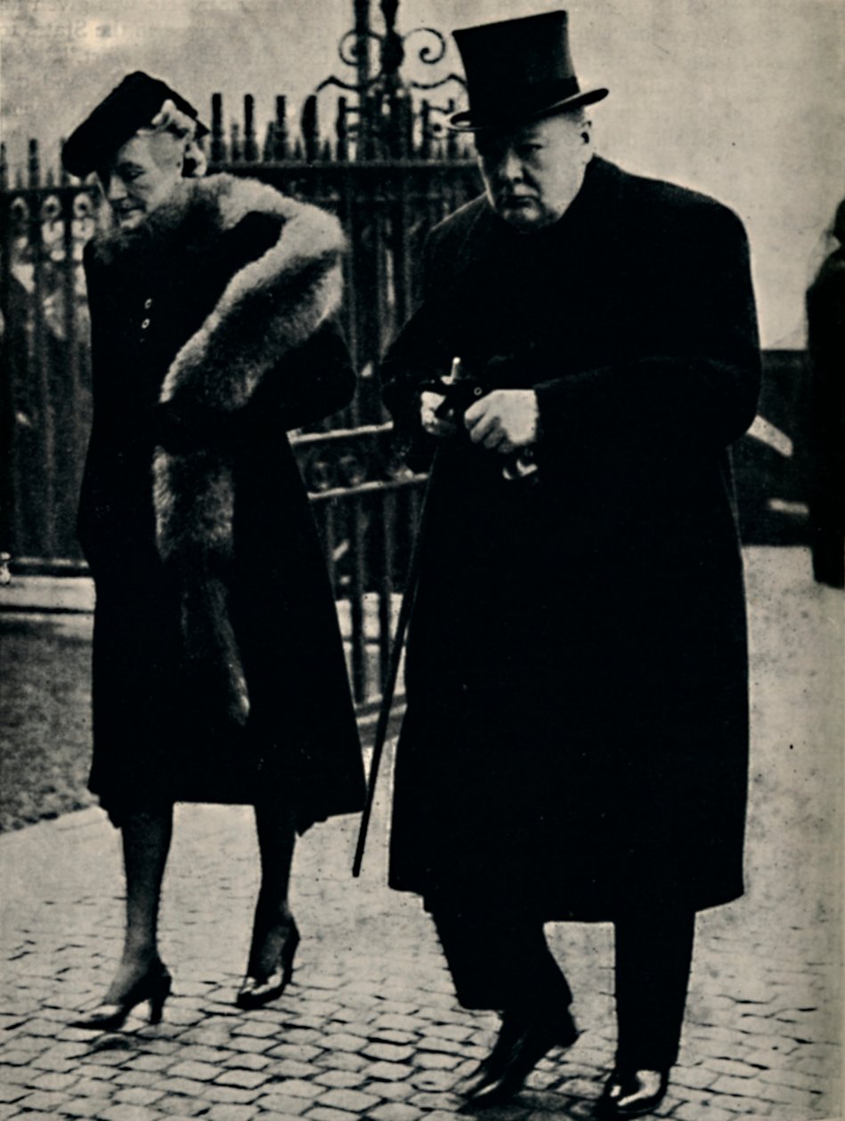 Duke of Connaughtsin hautajaisissa tammikuussa 1942, 1945. tekijältä Unbekannt