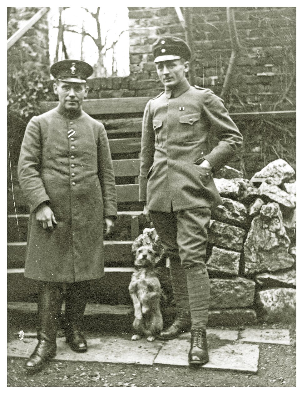 Itävaltalaiset tai italialaiset sotilaat koiran kanssa, helmikuu 1918 (kuva) tekijältä Unbekannt