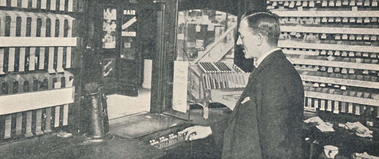 Automaattiset lippu- ja vaihtoautomaatit Westminsterissä, 1926 tekijältä Unbekannt