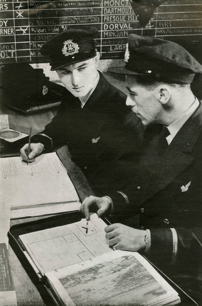 BOAC:n navigointiupseerit laativat lentosuunnitelman, toinen maailmansota, c1939-c1944 1946. tekijältä Unbekannt