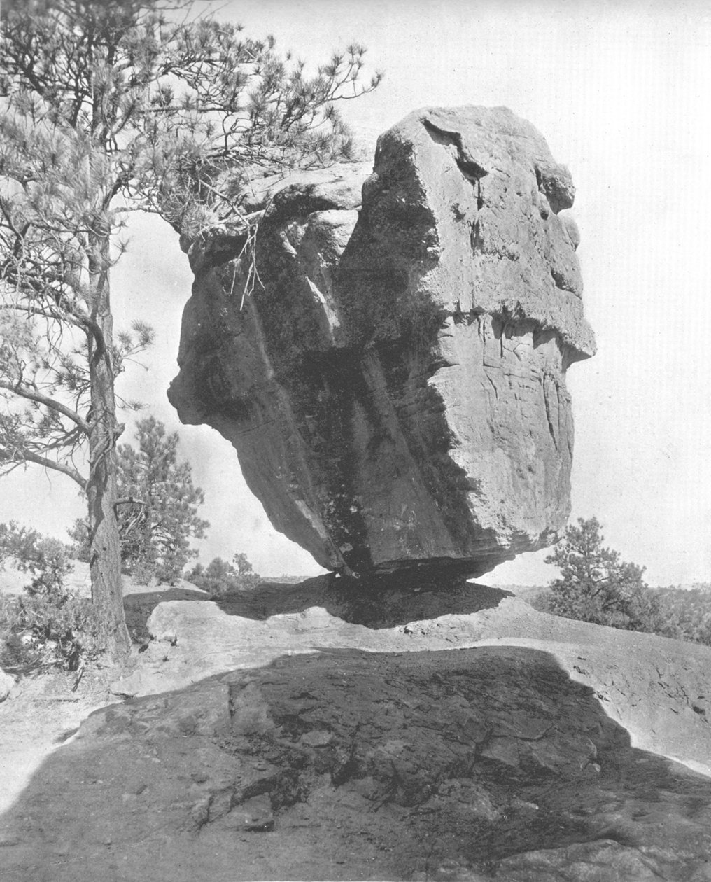 Balanced Rock, Garden of the Gods, Colorado, USA, 1900. tekijältä Unbekannt
