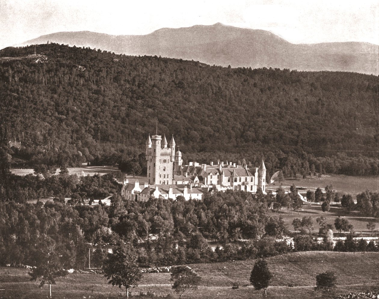 Balmoral Castle, Aberdeenshire, Skotlanti, 1894. tekijältä Unbekannt