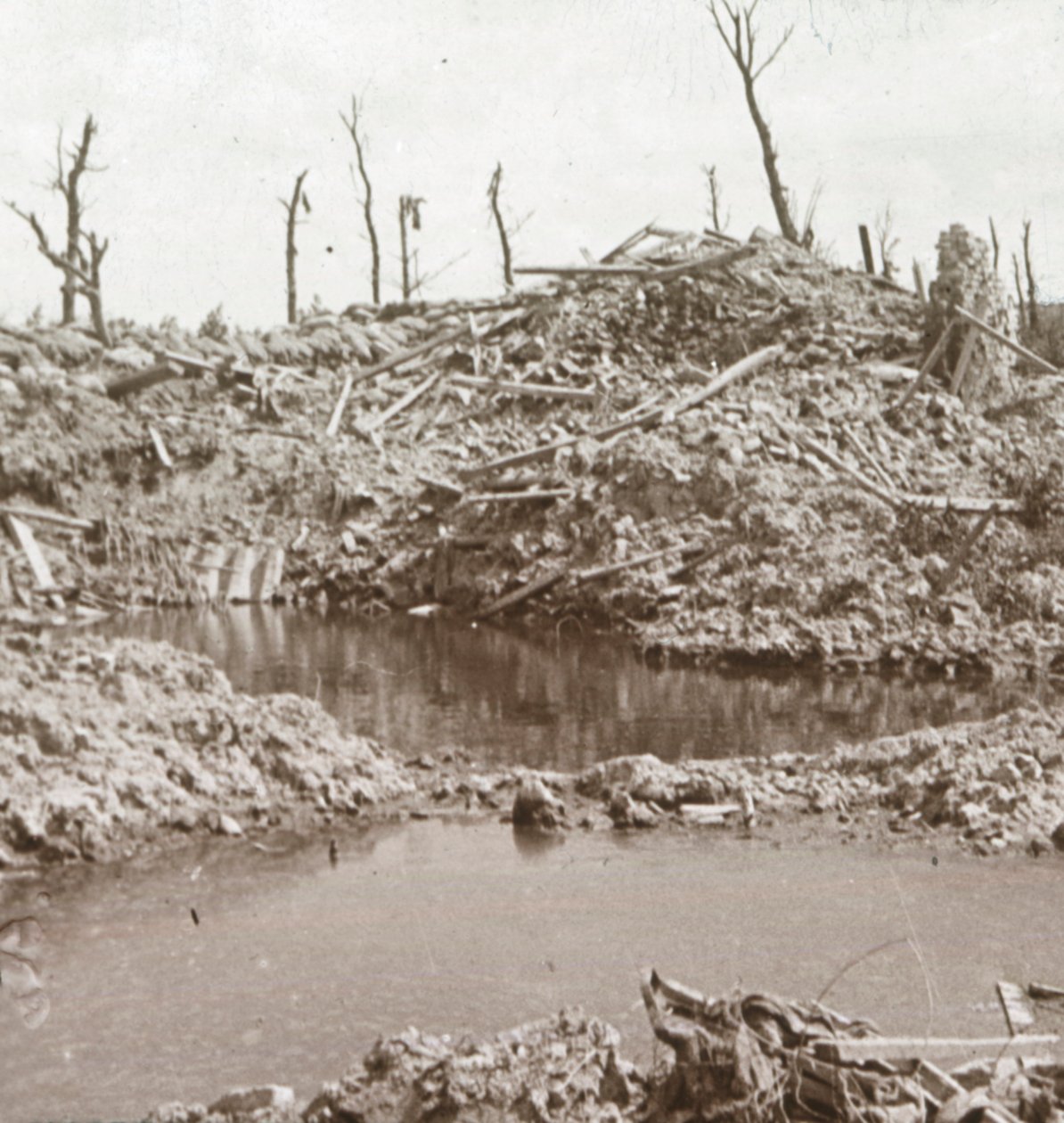 Yser-joen rannat, Diksmuide, Belgia, c1914-c1918 tekijältä Unbekannt