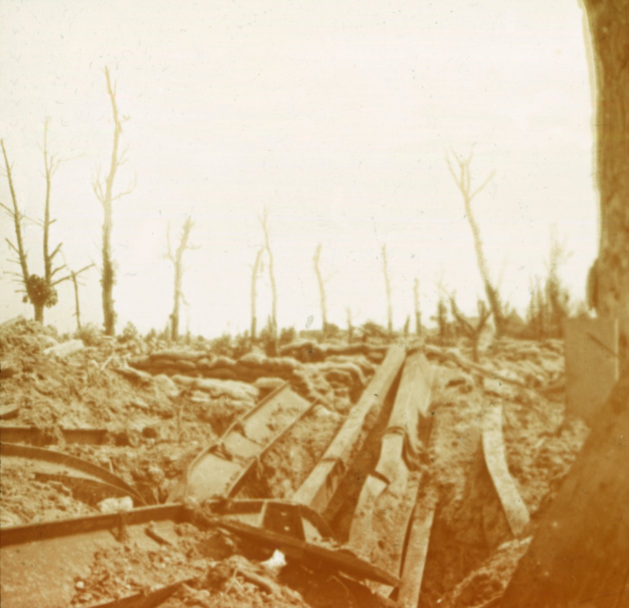 Yser-joen rannat, Diksmuide, Belgia, c1914-c1918 tekijältä Unbekannt