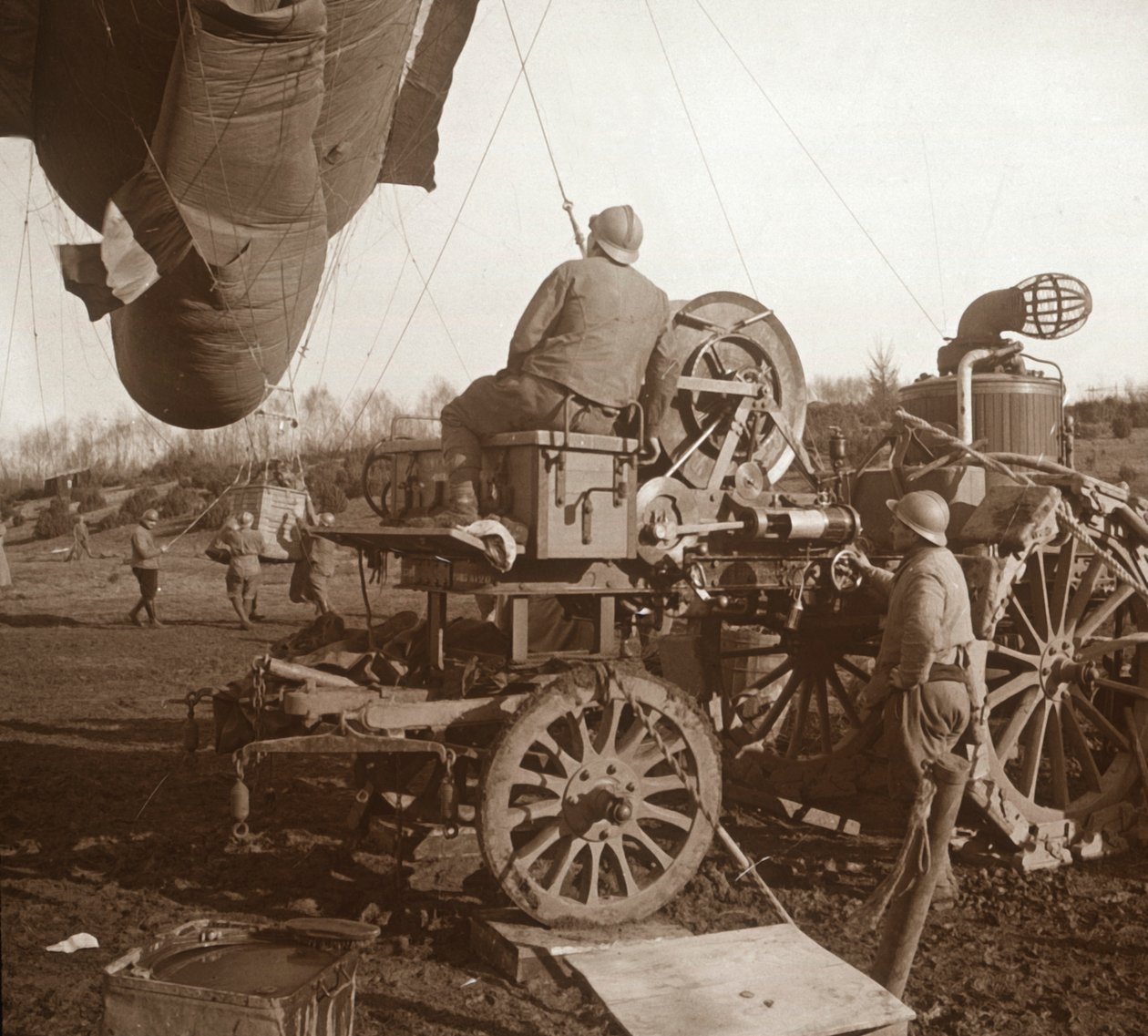 Barrage balloon, Genicourt, Pohjois-Ranska, c1914-c1918 tekijältä Unbekannt
