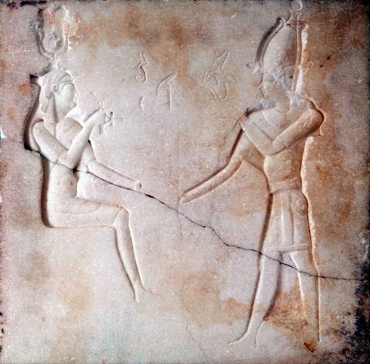 Bareljeef, jossa jumalat Isis ja Osiris, Ptolemaioksen aika, Muinainen Egypti, 323-30 eaa. tekijältä Unbekannt
