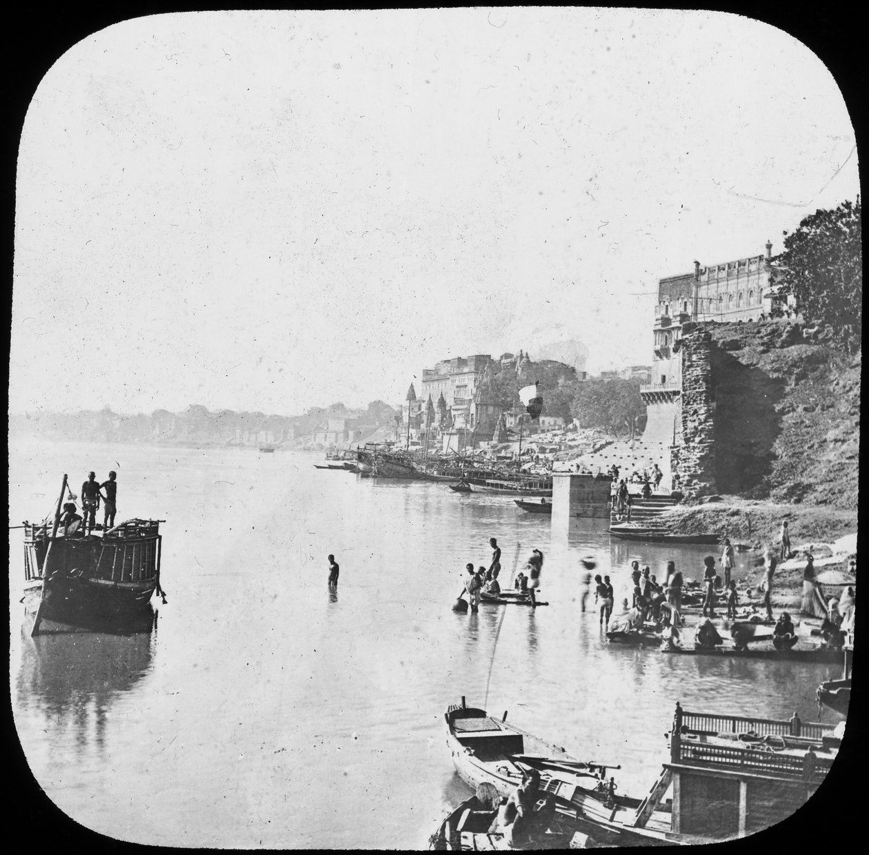 Uiva ghat Benaresissa, Intiassa, 1800-luvun lopulla tai 1900-luvun alussa tekijältä Unbekannt