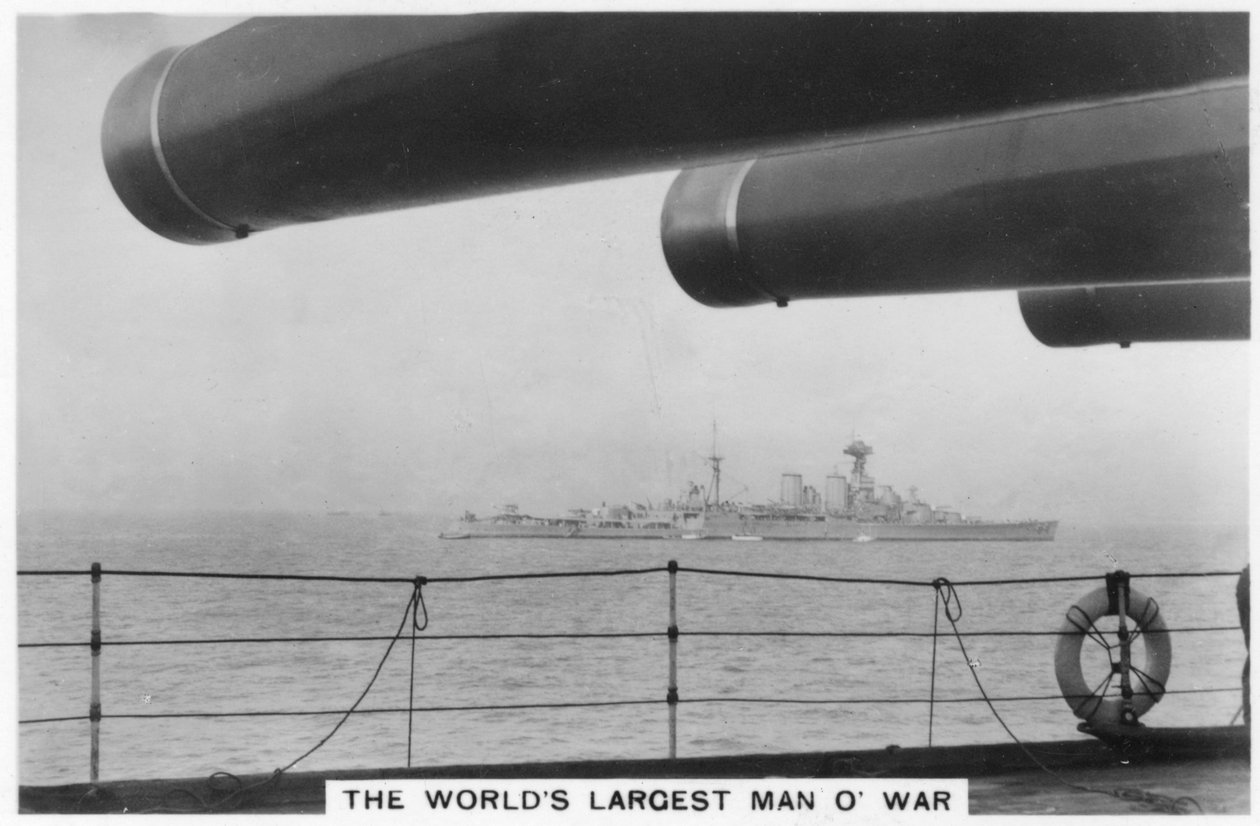 Taisteluristeilijä HMS Hood, nähtynä HMS Nelsonista, 1937 tekijältä Unbekannt