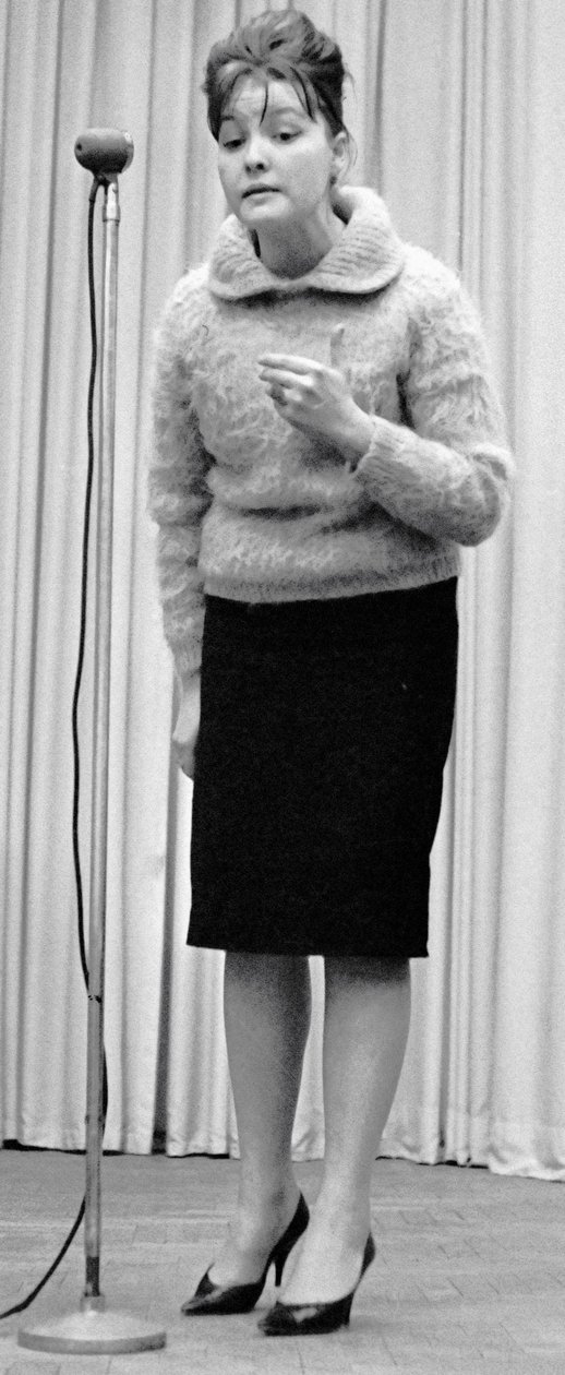 Bella Akhmadulina, venäläinen runoilija, 1960-luku tekijältä Unbekannt