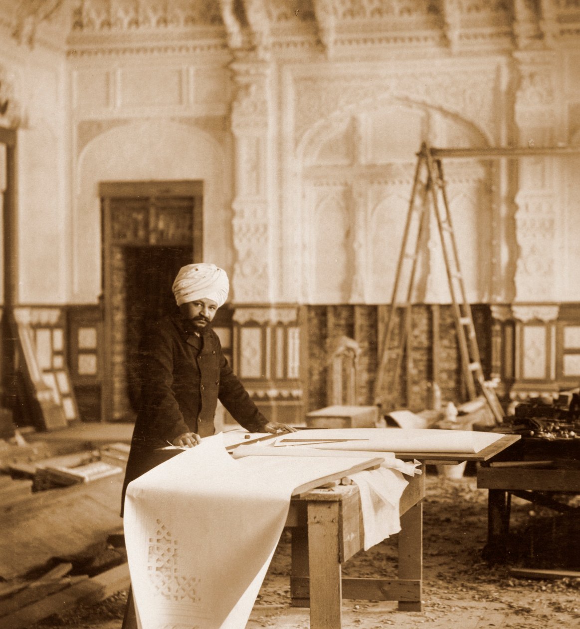 Bhai Ram Singh treballant a la sala índia, Osborne House, illa de Wight, 1892 finlandès tekijältä Unbekannt