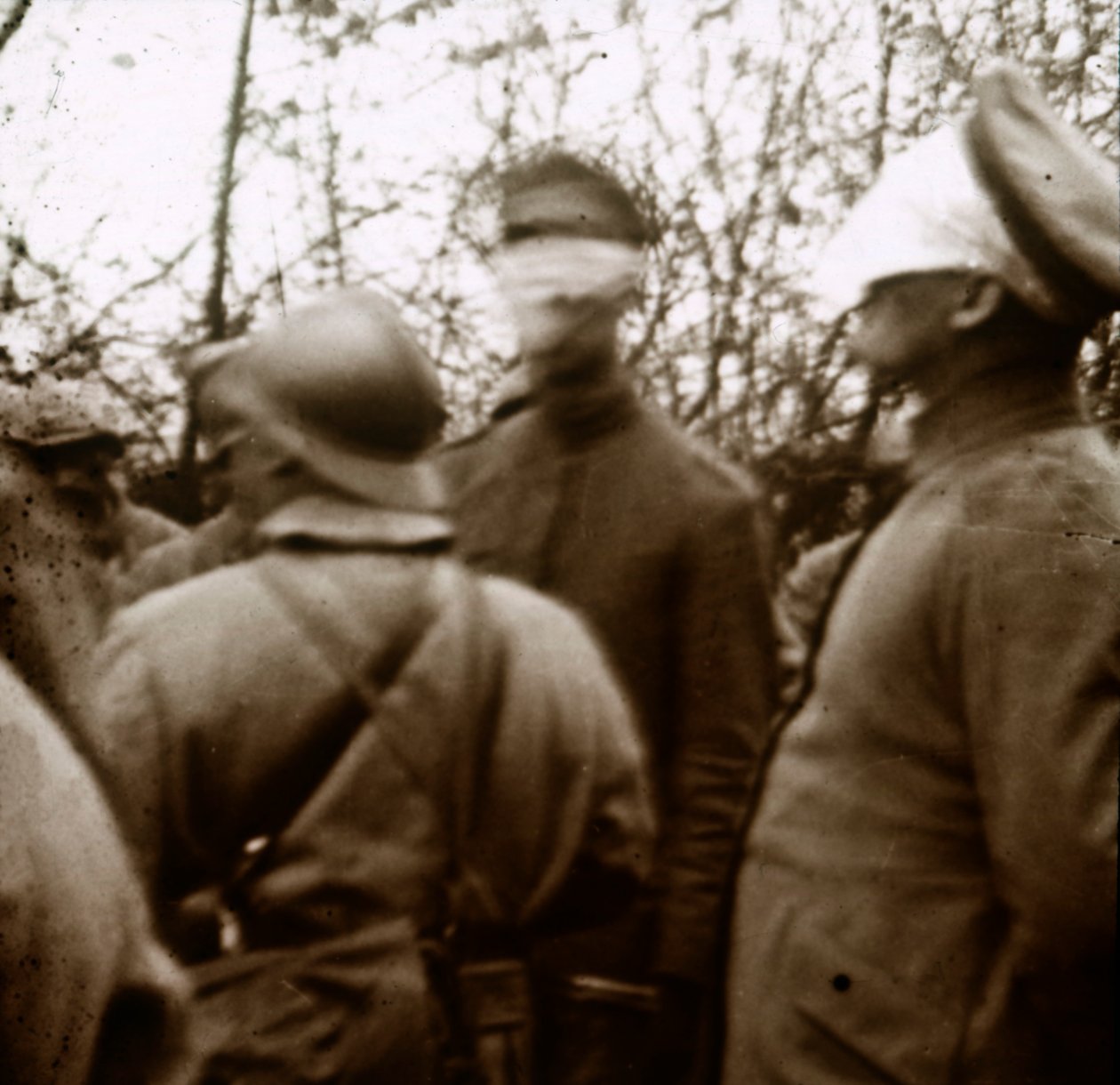 Silmät sidotut sotilaat, marraskuu 1918 tekijältä Unbekannt