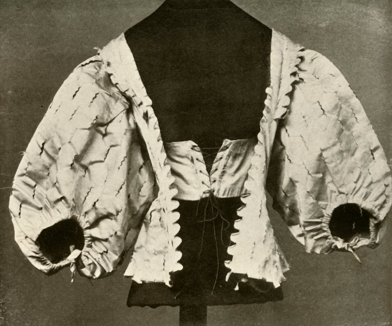 Valkoista satiinista leikattu ja vaaleanpunainen runko, c1620-1640, 1937. tekijältä Unbekannt