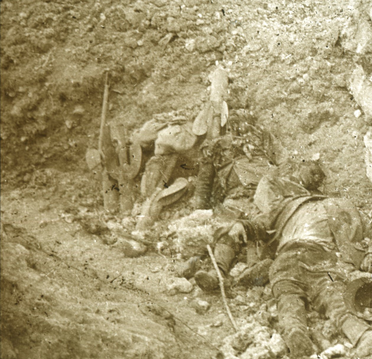 Kuolleen sotilaan ruumis, c1914-c1918 tekijältä Unbekannt