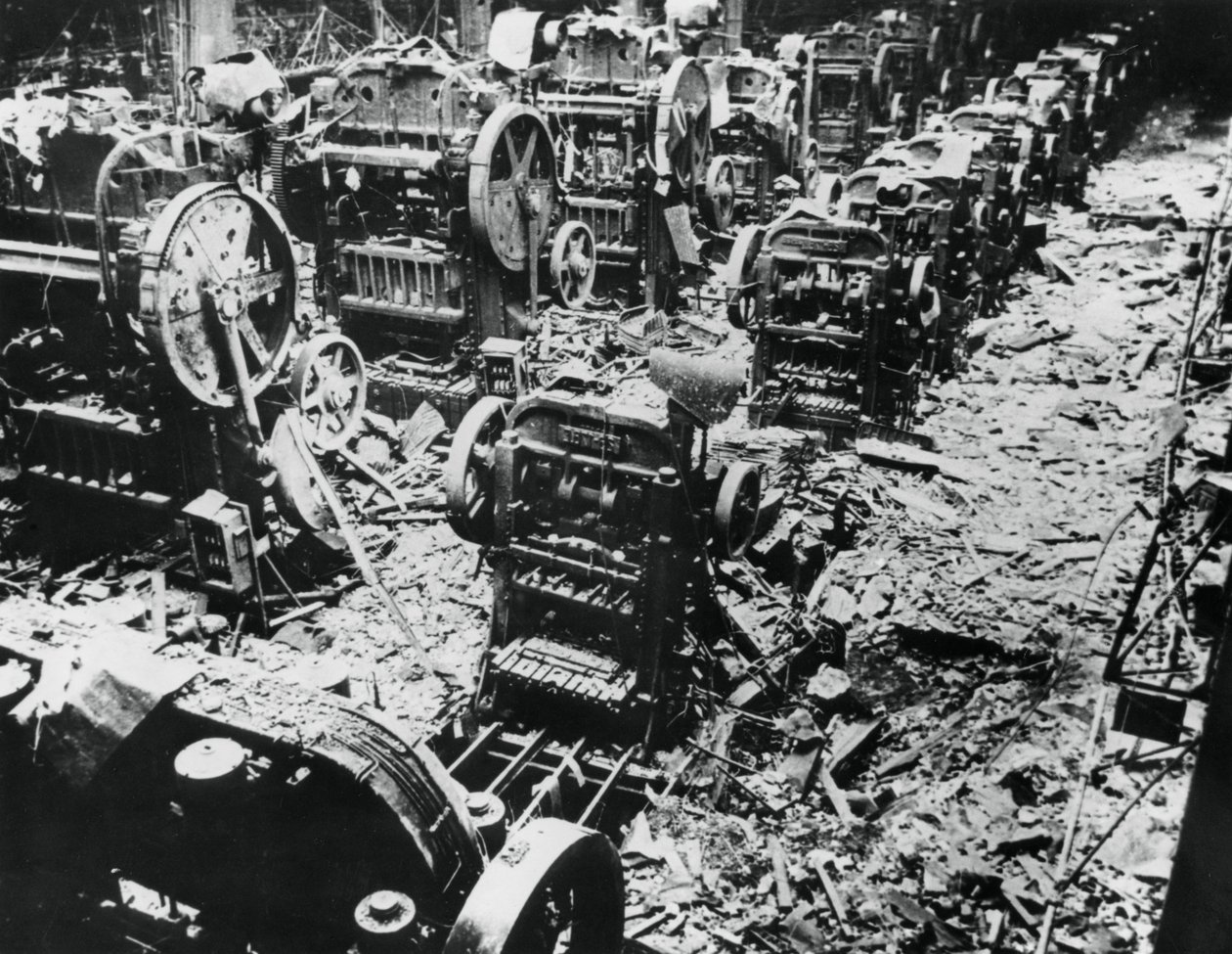Pommivaurio Renaultin tehtaalla, Sevres, Pariisi, 4. huhtikuuta 1943 tekijältä Unbekannt