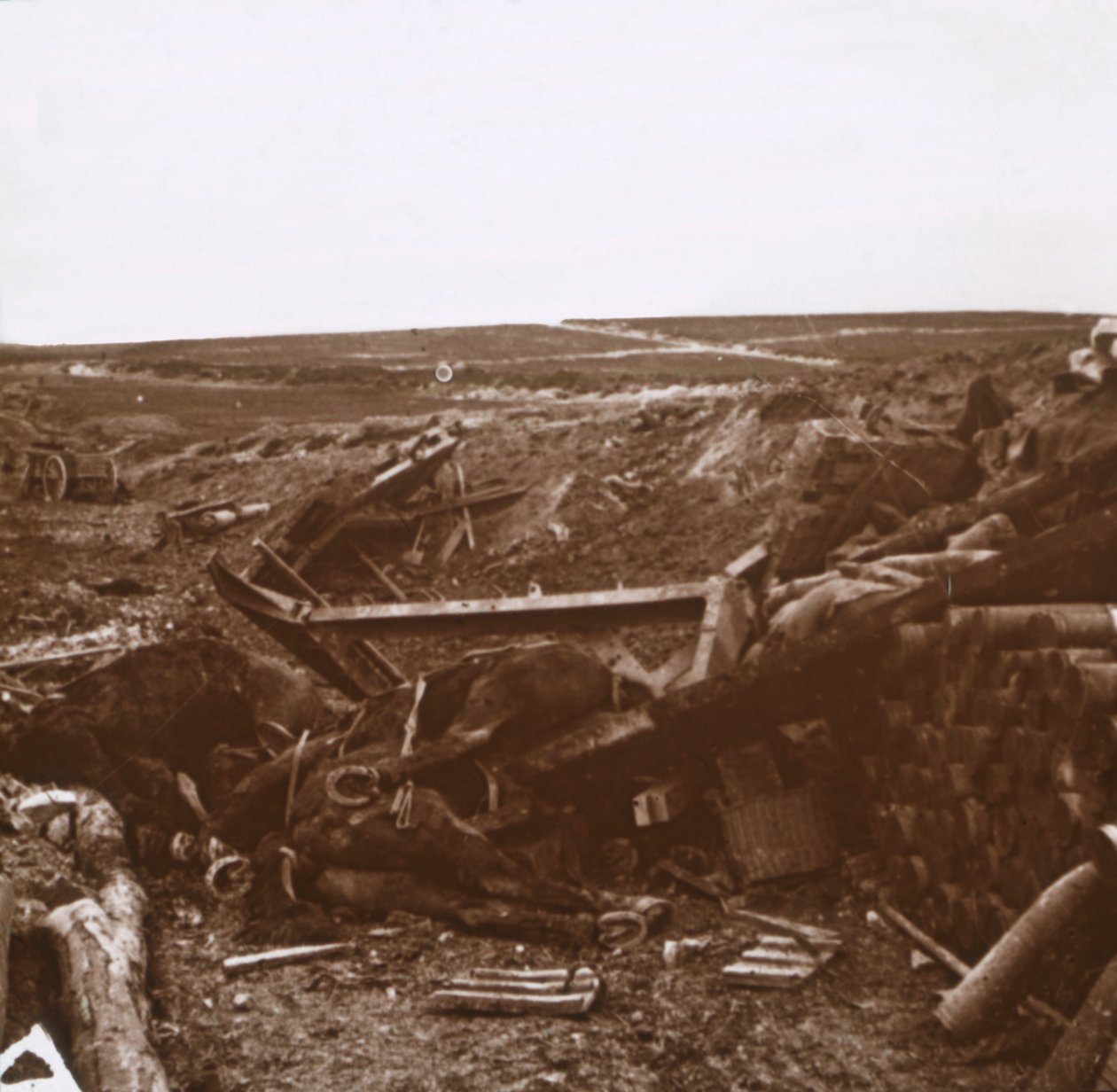 Pommitettu akku, Clery, Ranska, c1914-c1918 tekijältä Unbekannt