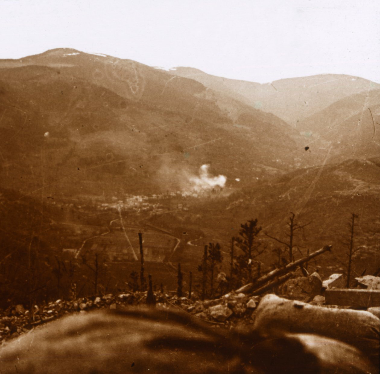 Pommitukset, Metzeral, Pohjois-Ranska, c1914-c1918 tekijältä Unbekannt