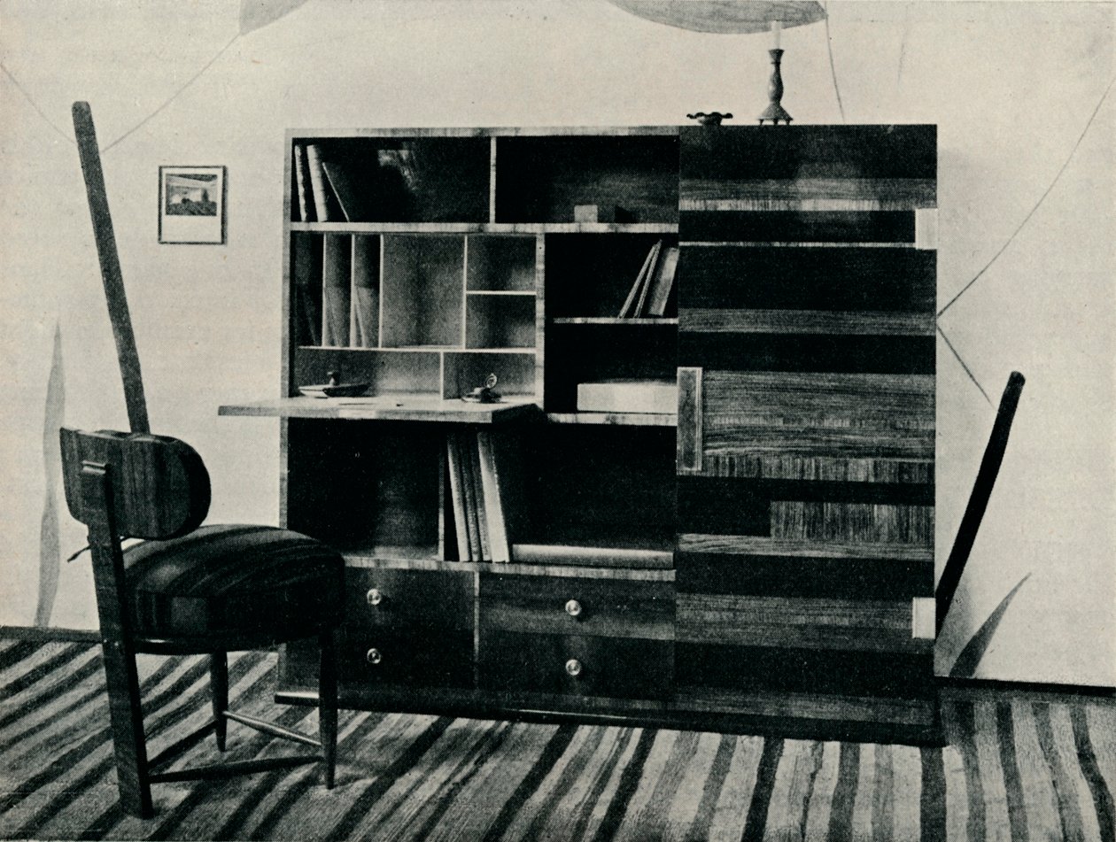 Kirjahylly ja tuoli. Suunnittelija ja toteuttaja Hans Hartl, c1927 tekijältä Unbekannt