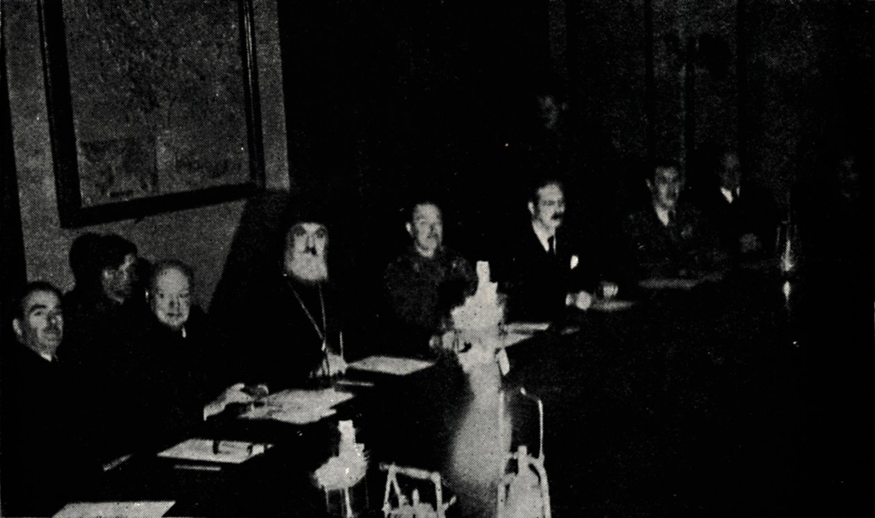 Britannian ja Kreikan ministerit pitävät Ateenassa joulupäivänä 1944, 1945. tekijältä Unbekannt