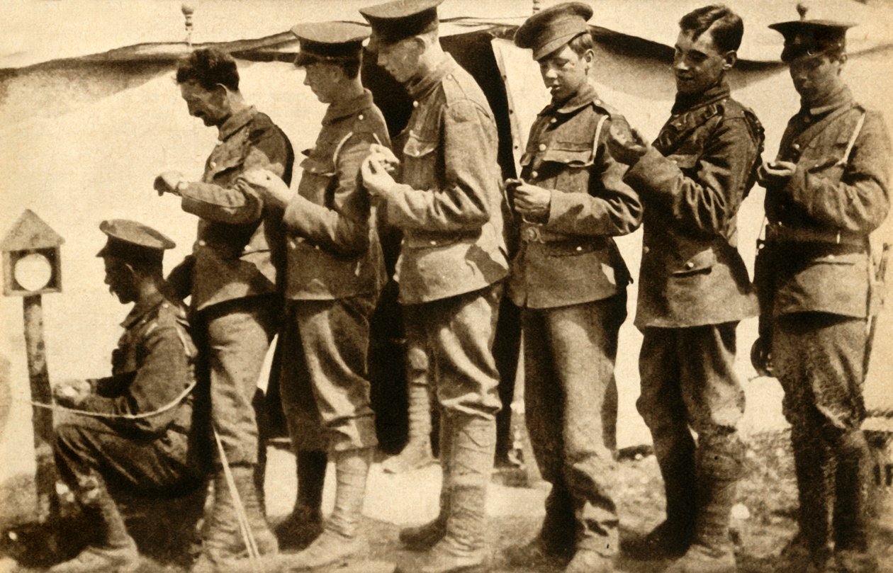 Brittiläiset sotilaat synkronoivat kellojaan etulinjassa, ensimmäinen maailmansota, 1914-1918, 1933. tekijältä Unbekannt