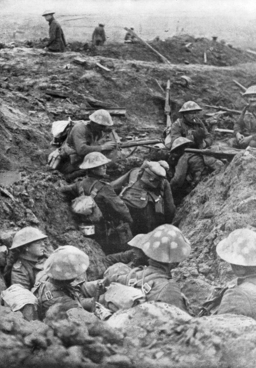 Brittijoukot Menin Roadilla, lähellä Ypresiä, Belgiassa, 30. lokakuuta 1917 tekijältä Unbekannt