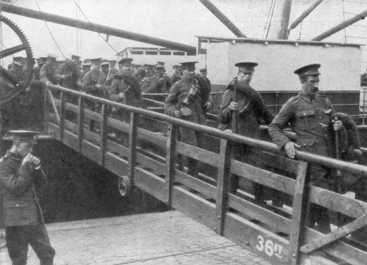 Brittijoukot laskeutuvat maihin Ranskassa 7. elokuuta 1914 tekijältä Unbekannt