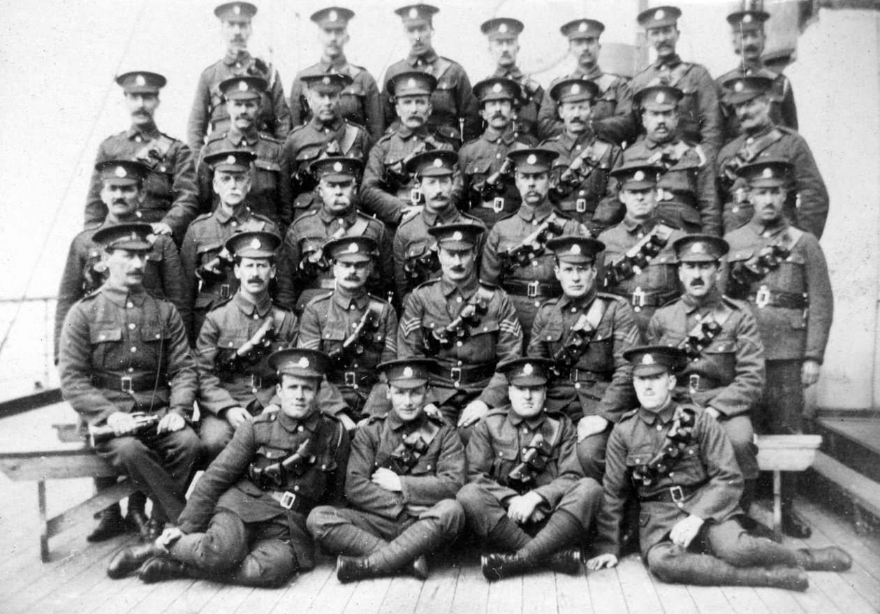 Brittijoukot vankila-aluksella Royal Edward ankkuroituivat Southendin edustalle marraskuussa 1914 tekijältä Unbekannt
