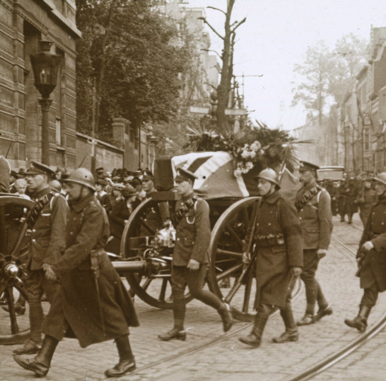 Edith Cavellin hautaus Brysselissä, Belgiassa, 1915 tekijältä Unbekannt