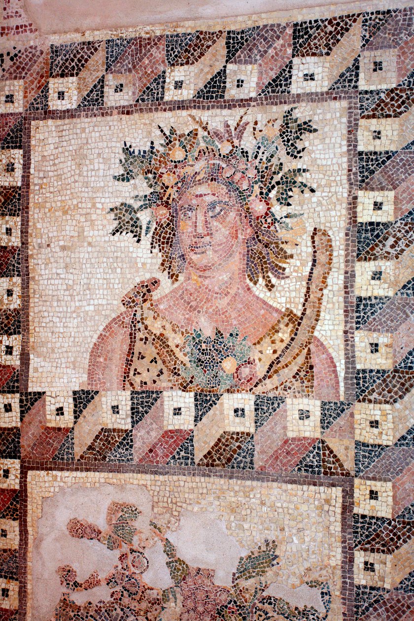 Kevään rintakuva - Yksityiskohta neljän vuodenajan paneelista - Pafoksen mosaiikit, Dionysoksen talo - 2. vuosisadan loppu jKr - Kypros - Personification du Printemps - Yksityiskohta neljän vuodenajan mosaiikki - Pafoksen mosaiikit, Dionysoksen talo - End  tekijältä Unbekannt