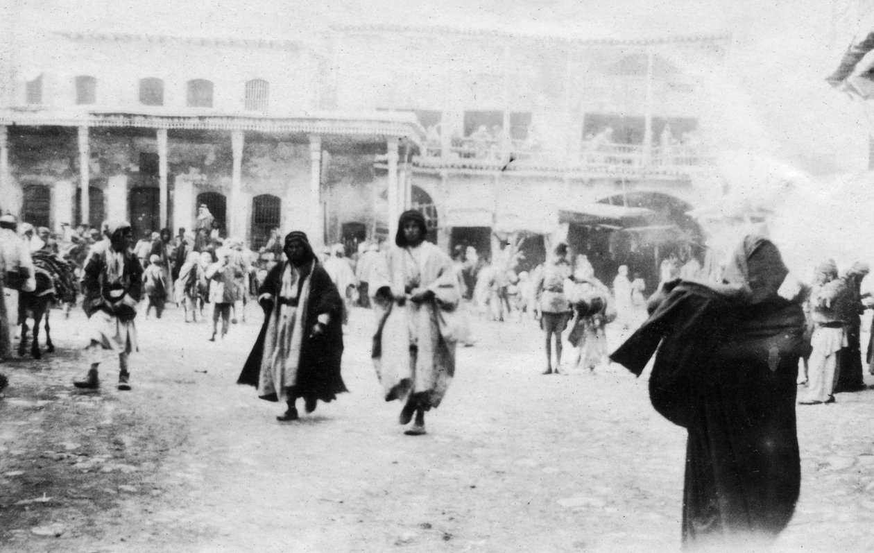 Vilkas aukio Mosulissa, Mesopotamiassa, 1918 tekijältä Unbekannt