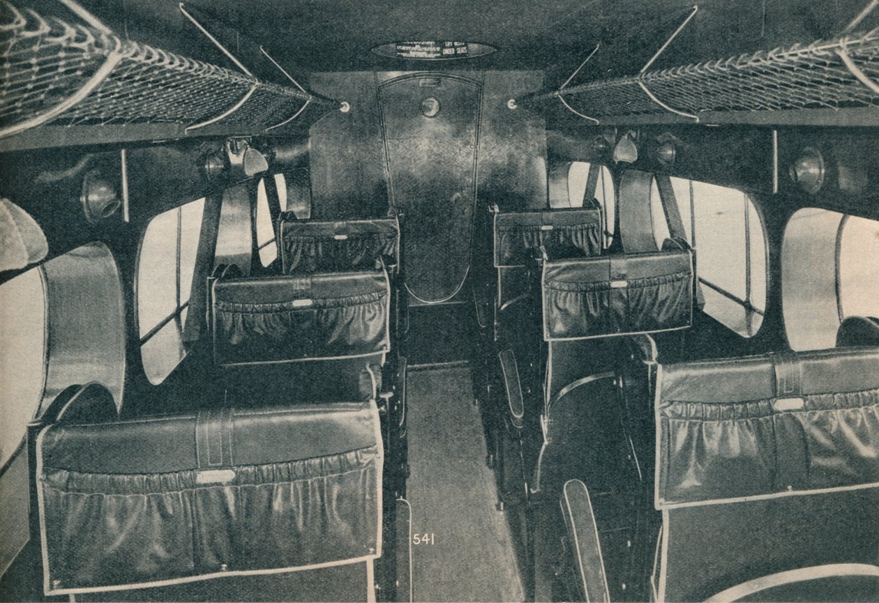 De Havilland DH86B -kaksitasokoneen matkustamo, c1934 c1937 tekijältä Unbekannt
