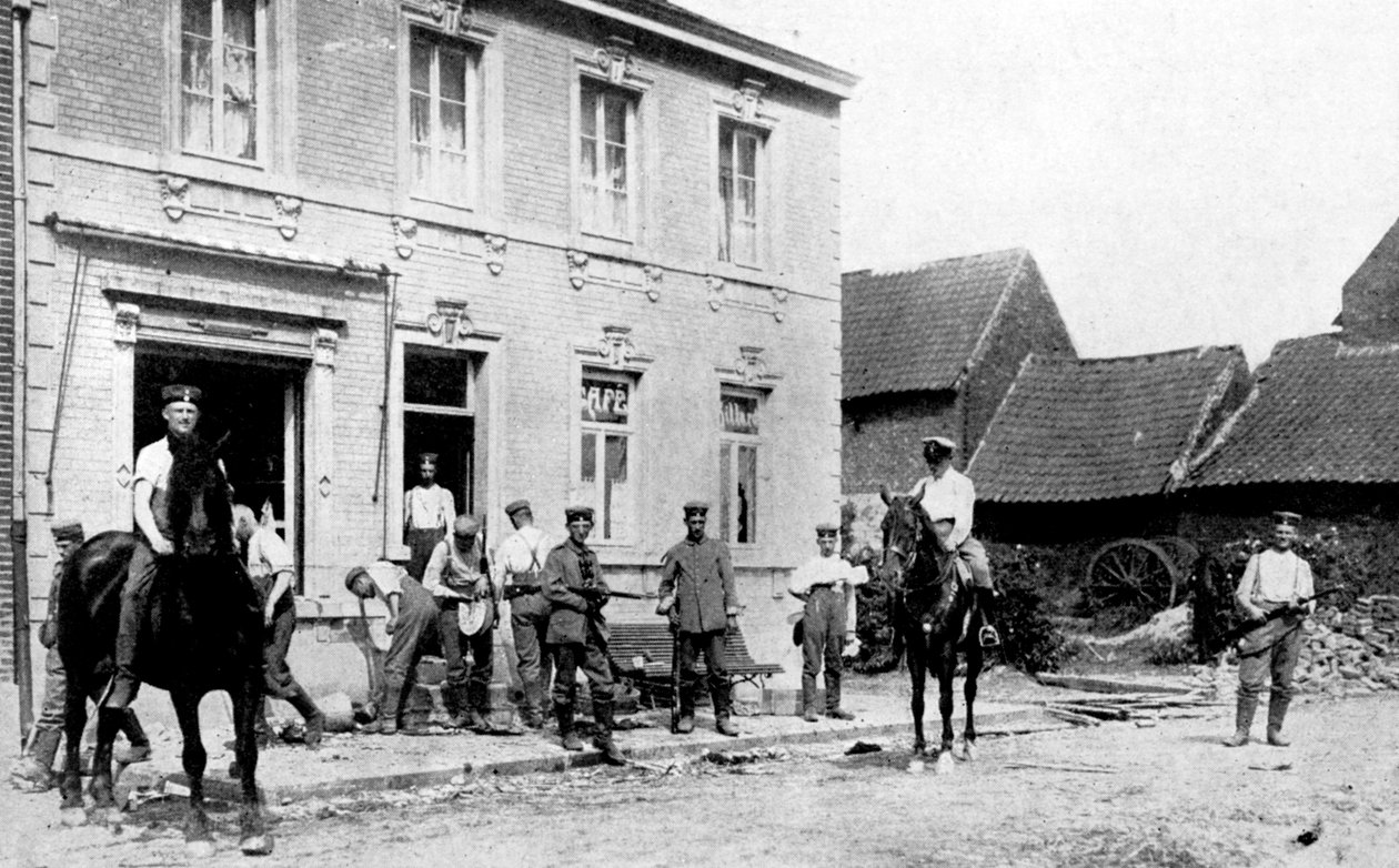 Kahvila Moulandissa, saksalaisten tuhoama, ensimmäinen maailmansota, 1914 tekijältä Unbekannt