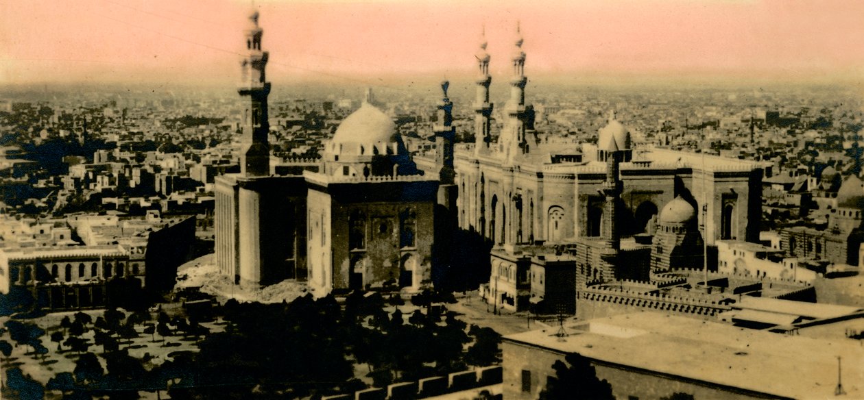Kairo: Yleisnäkymä ja sulttaani Hassanin moskeija, c1918-c1939. tekijältä Unbekannt