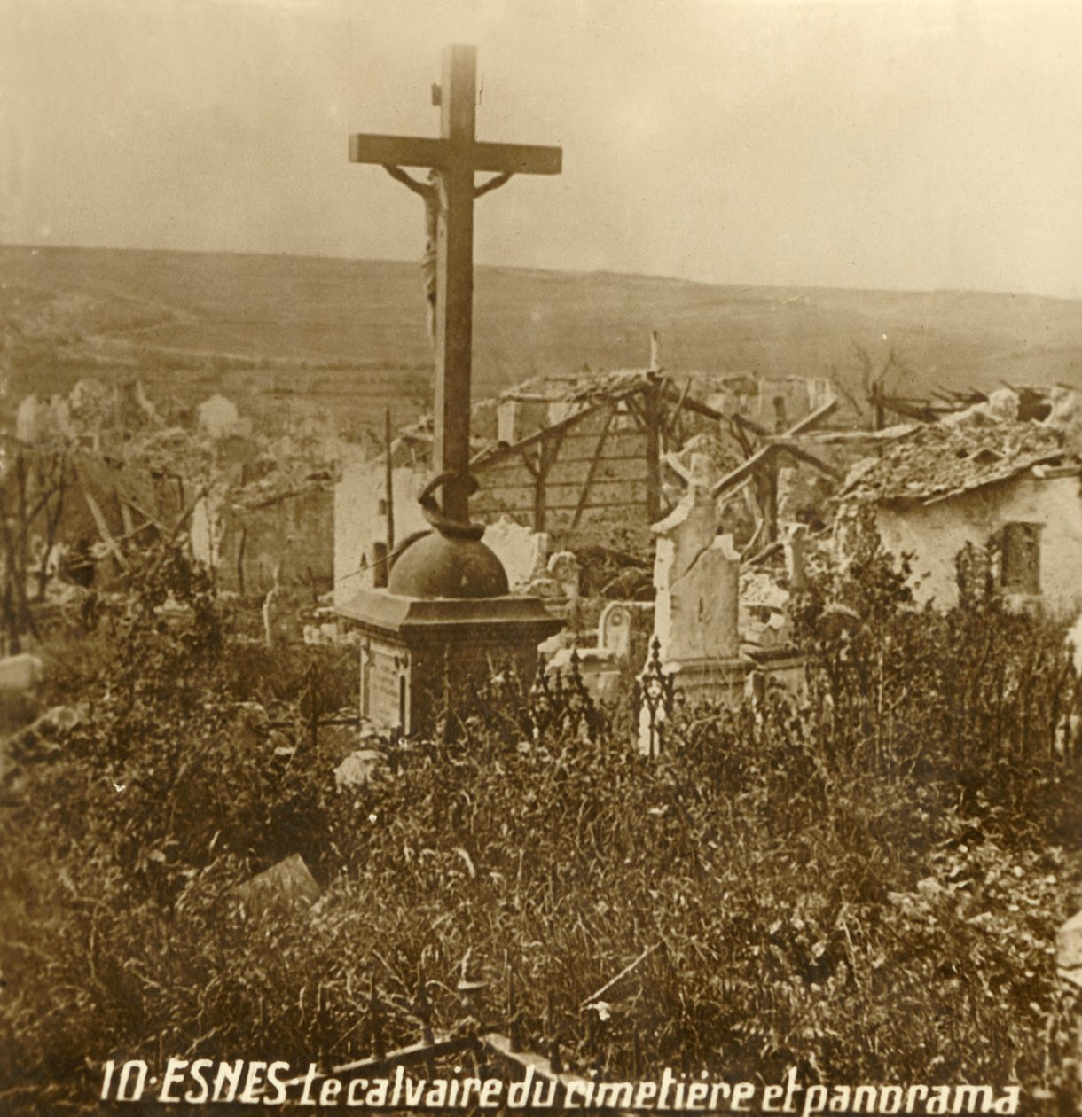 Golgata Esnesin hautausmaalla, Pohjois-Ranskassa, c1914-c1918 tekijältä Unbekannt