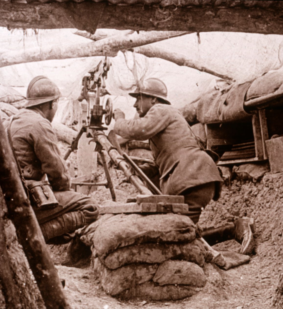 Naamioitu konekivääri, c1914-c1918 tekijältä Unbekannt