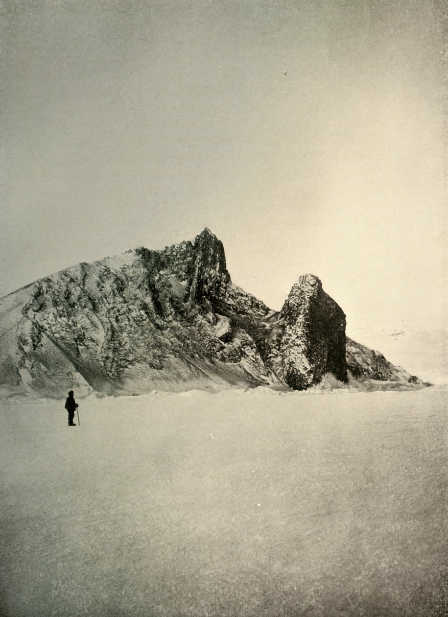 Cape Barne. Oikealla etualalla oleva pilari on vulkaaninen, c1908, 1909. tekijältä Unbekannt