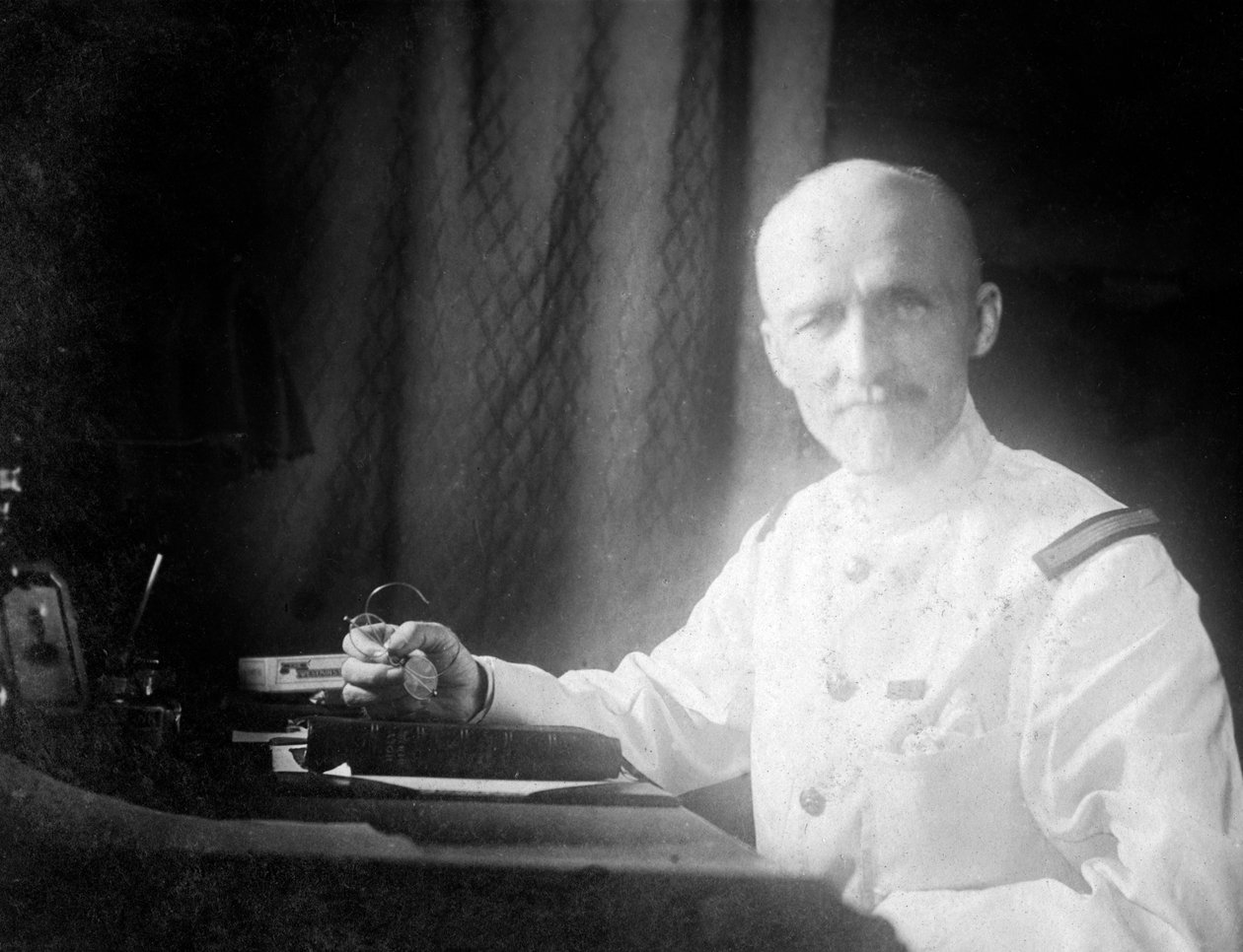 H M T Egran kapteeni Carre, 1917 tekijältä Unbekannt
