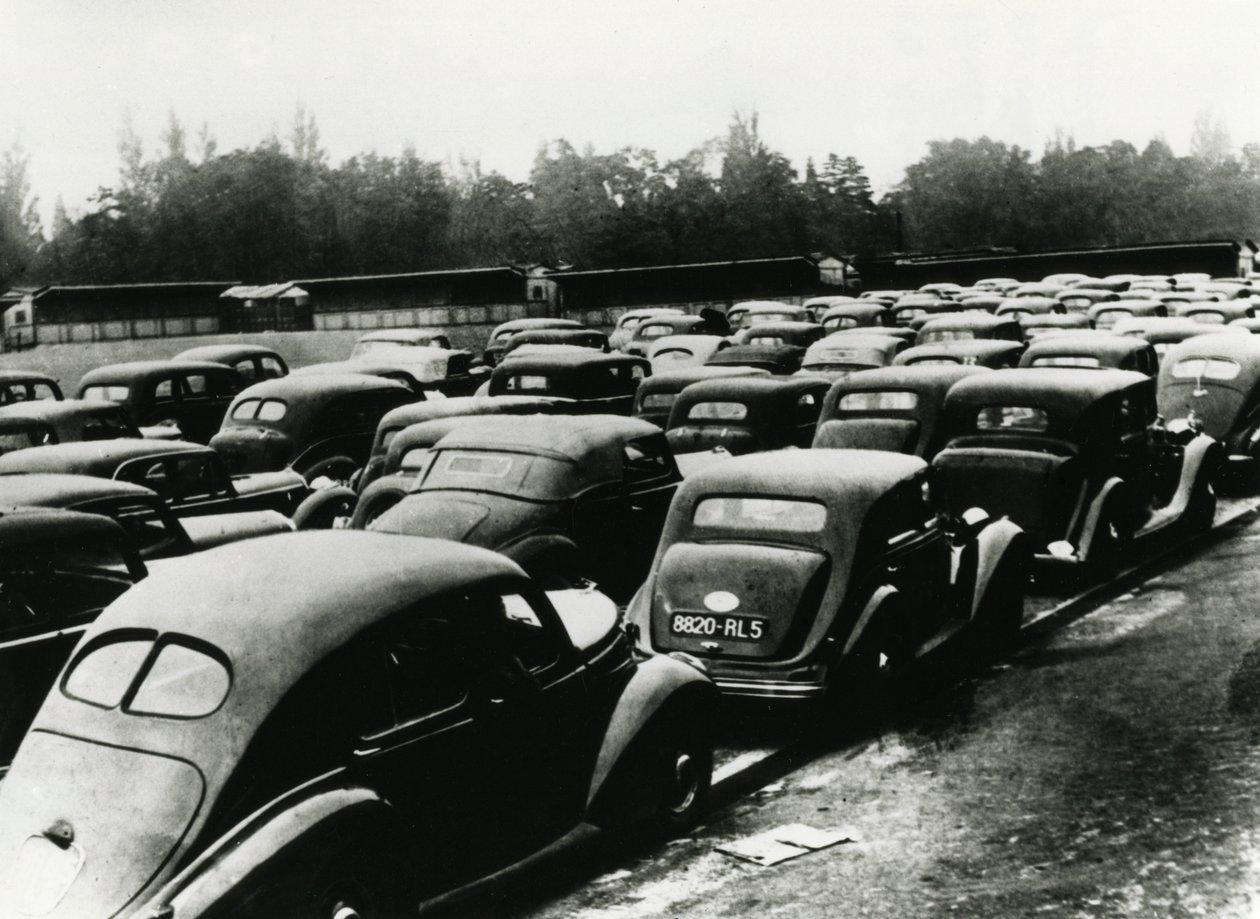 Miehittäjäsaksalaisten takavarikoimat autot, Vincennes, Pariisi, 1940-1944 tekijältä Unbekannt