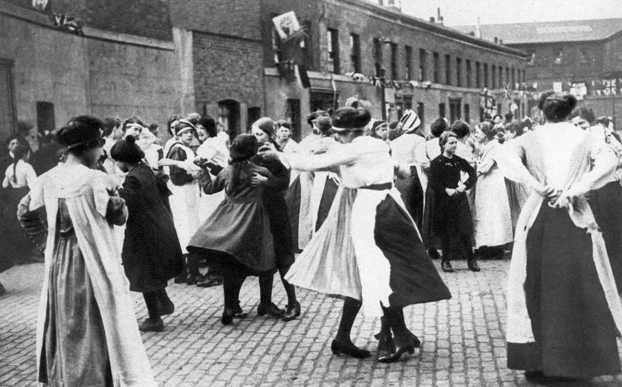 Ensimmäisen maailmansodan päättymistä juhlitaan 1918, 1935 tekijältä Unbekannt