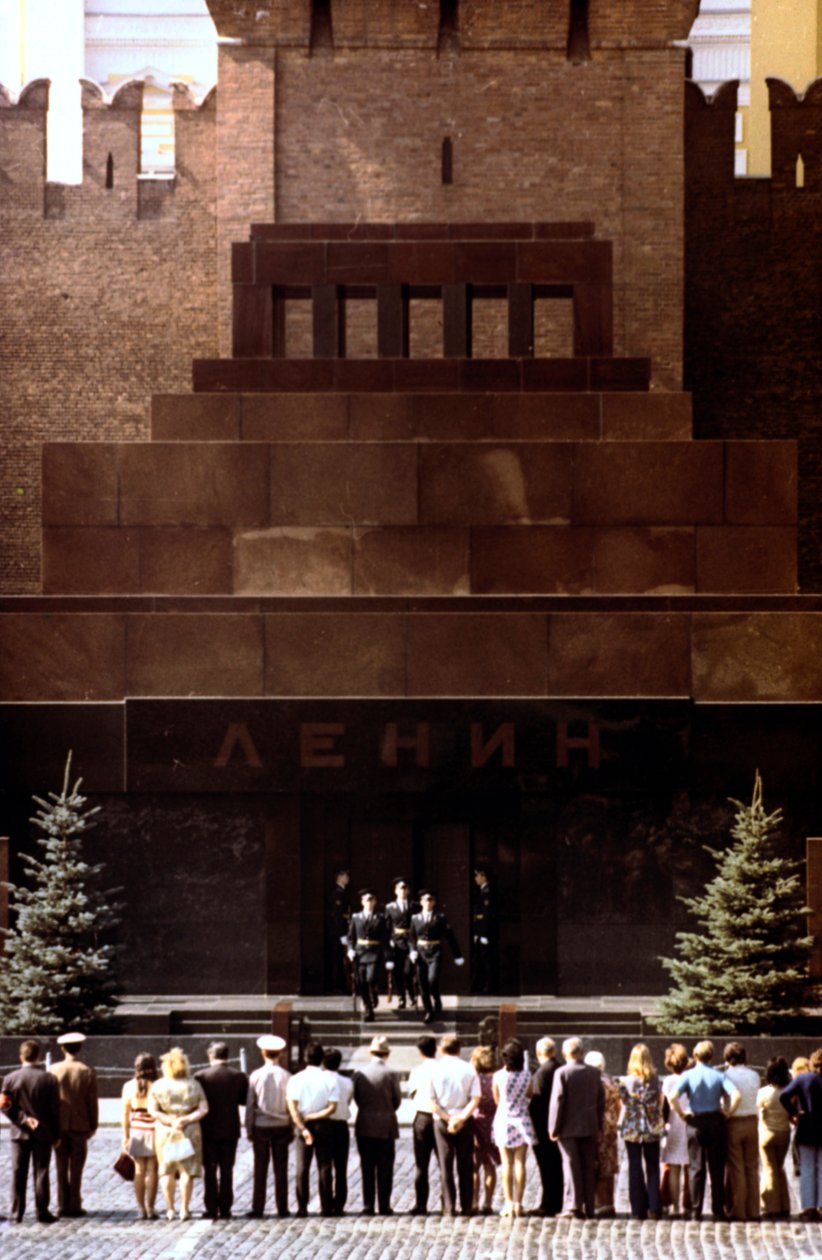 Vartijan vaihto Leninin mausoleumissa, Punaisella torilla, Moskovassa, 1980 tekijältä Unbekannt
