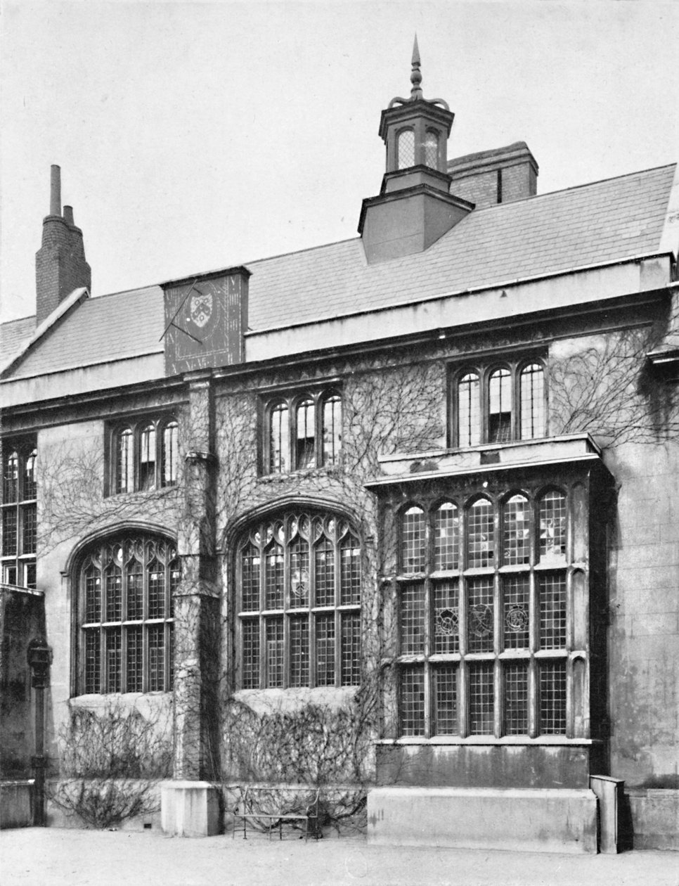 Charterhouse. Hallin ulkopuoli lahden kanssa, 1925 tekijältä Unbekannt