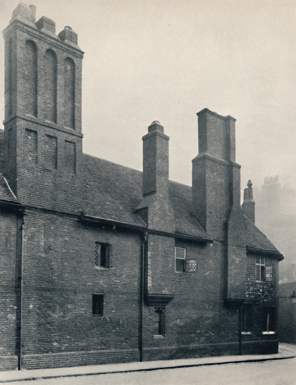 Charterhouse. Wash-House Court, ulkopuoli, länsirintama, 1925 tekijältä Unbekannt