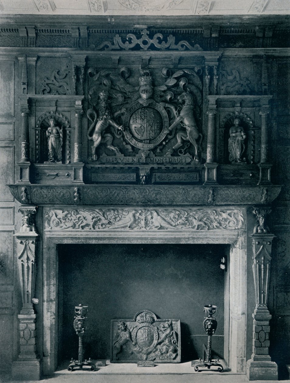 Savupiippu James I:n käsivarsilla, noin 1606: vanhasta palatsista, Bromley-By-Bow, 1945 tekijältä Unbekannt